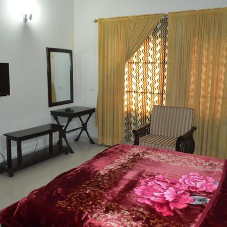 Bed and Breakfast Tourist Hub Ісламабад Екстер'єр фото