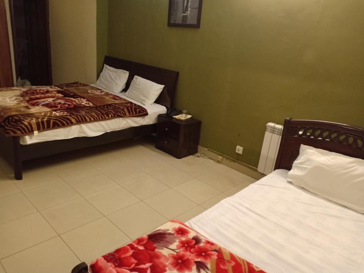 Bed and Breakfast Tourist Hub Ісламабад Екстер'єр фото