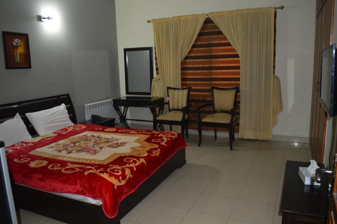 Bed and Breakfast Tourist Hub Ісламабад Екстер'єр фото